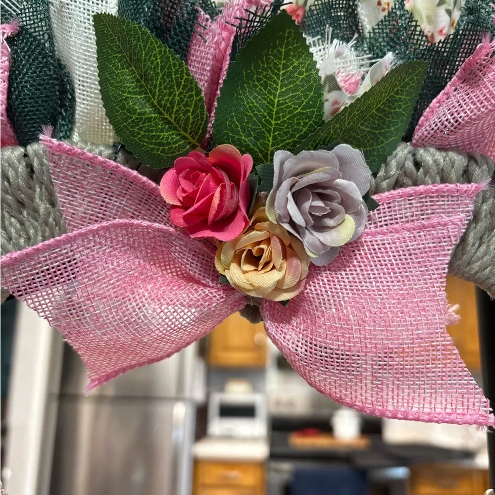 1-4 Charming Heart Wreath with Pink and Green Accents